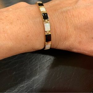 Opal and black onyx bracelet in 14k gold
